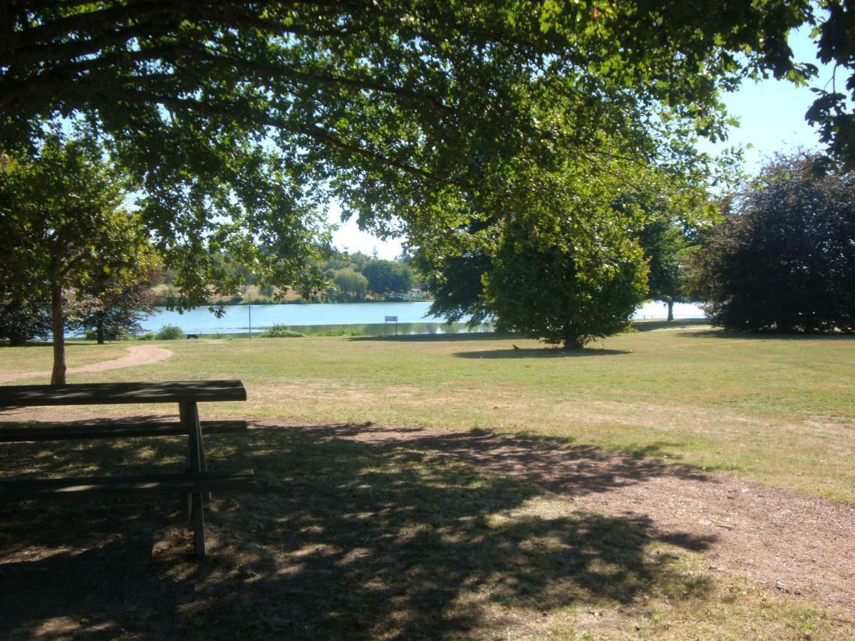 Studios Etape Du Lac Bourbon-Lancy Exterior foto